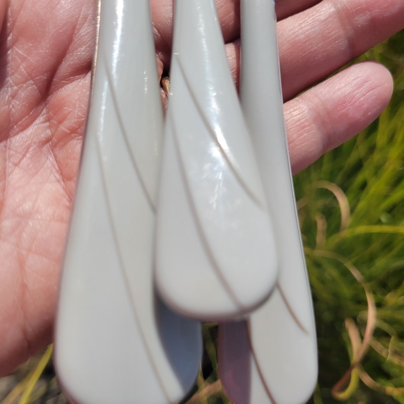 Fiesta Pearl Gray Flatware ~ Knife & 2 Small Forks ~ Retired Swirl ~ Post 86 - Picture 8 of 15